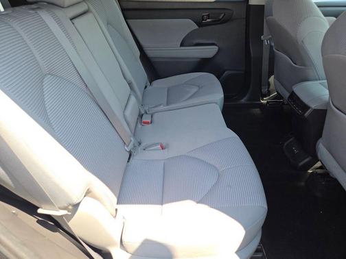 Midnight Black Metallic 2023 Toyota Highlander L