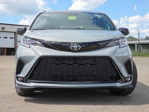 Cement 2026 Toyota Sienna XSE 7 Passenger