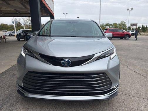 2021 Toyota Sienna Limited 7-Passenger