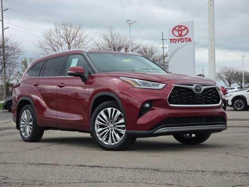 Pearl 2024 Toyota Highlander Platinum