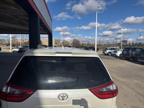 2020 Toyota Sienna XLE Premium