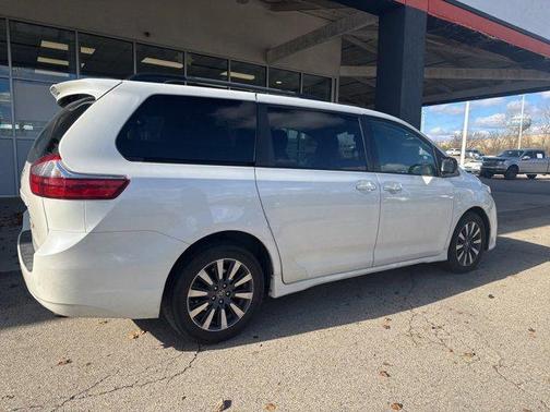 2020 Toyota Sienna XLE Premium