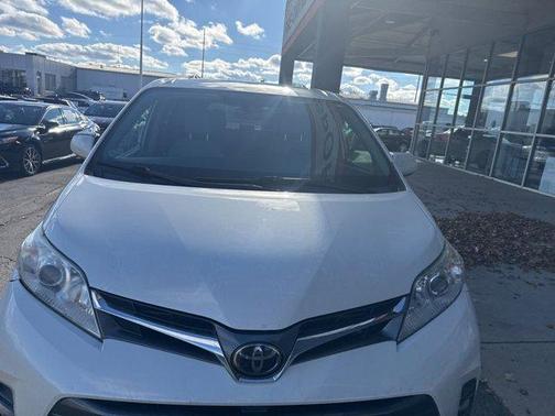 2020 Toyota Sienna XLE Premium