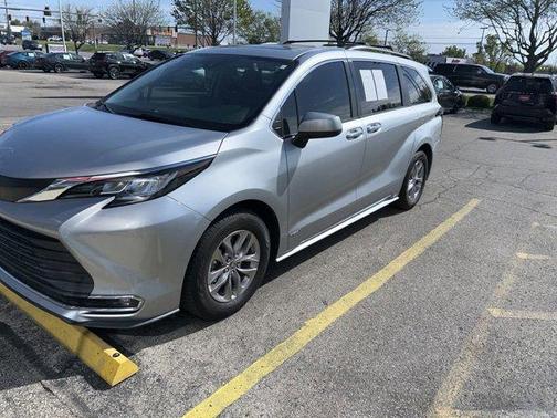 2021 Toyota Sienna XLE 8 Passenger