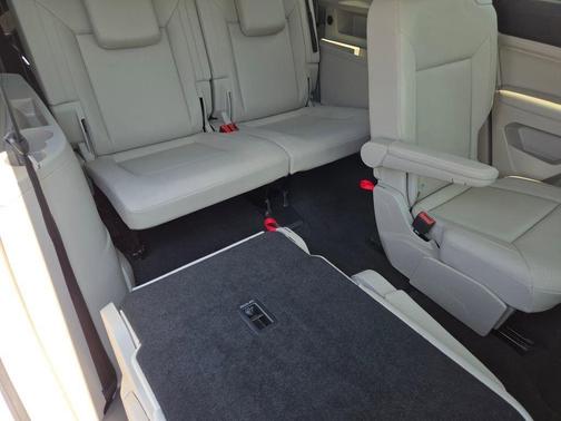 Pure White 2019 Volkswagen Atlas 3.6L SEL