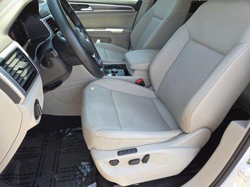 Pure White 2019 Volkswagen Atlas 3.6L SEL