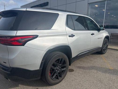 Silver Ice Metallic 2022 Chevrolet Traverse Premier