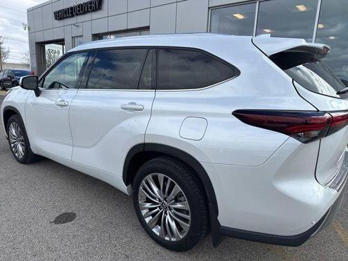 Wind Chill Pearl 2024 Toyota Highlander Platinum