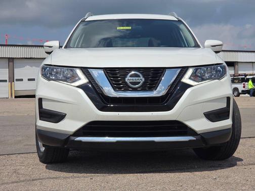 Pearl White Tricoat 2019 Nissan Rogue SV
