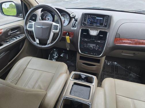 Deep Cherry Red Crystal Pearlcoat 2016 Chrysler Town & Country Touring