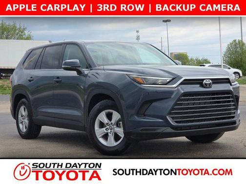 Cloud 2025 Toyota Highlander LE