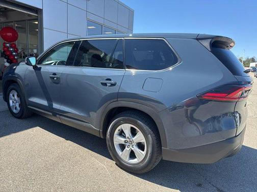 Cloud 2025 Toyota Highlander LE