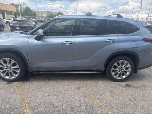 Moon Dust 2021 Toyota Highlander Hybrid Platinum