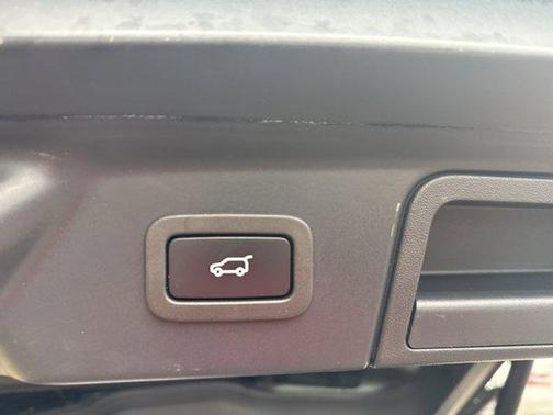 2022 Land Rover Range Rover Velar P250 S R-Dynamic