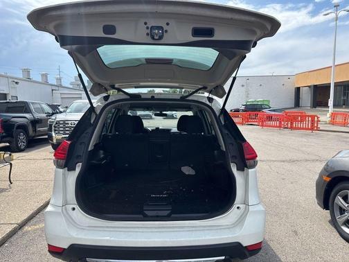 Glacier White 2017 Nissan Rogue S