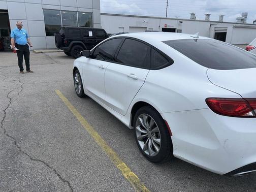 Bright White Clearcoat 2016 Chrysler 200 S