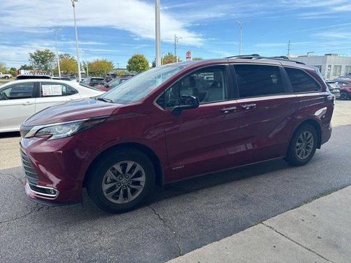 2021 Toyota Sienna XLE
