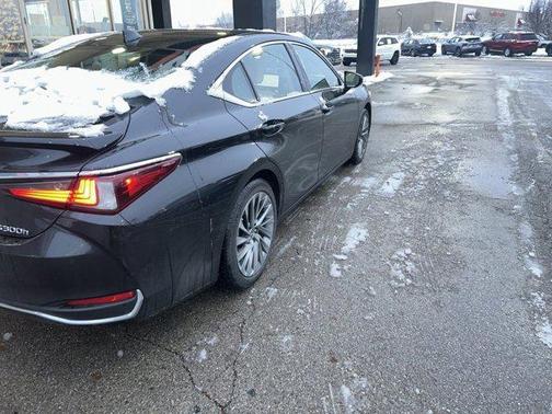 2024 Lexus ES 300h Ultra Luxury