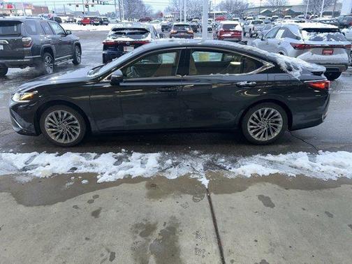 2024 Lexus ES 300h Ultra Luxury