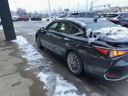 2024 Lexus ES 300h Ultra Luxury