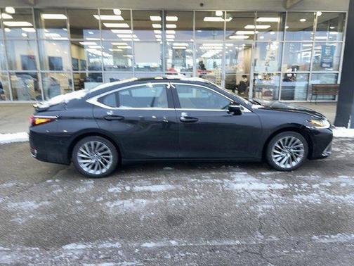 2024 Lexus ES 300h Ultra Luxury