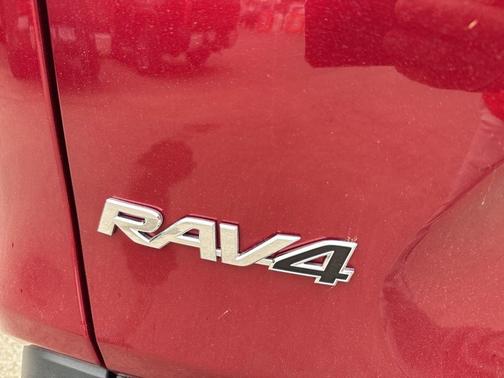 Pearl 2023 Toyota RAV4 XLE