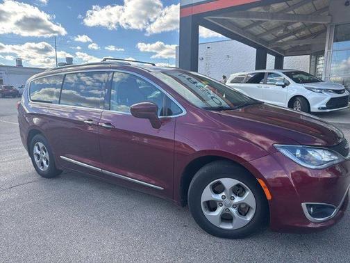 2017 Chrysler Pacifica Touring-L Plus