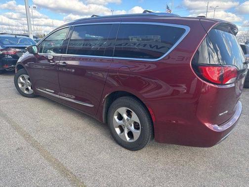 2017 Chrysler Pacifica Touring-L Plus