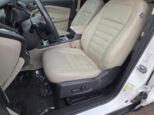White Platinum Clearcoat Metallic 2017 Ford Escape Titanium