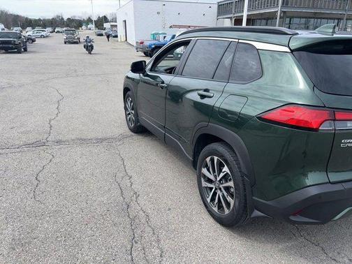 2024 Toyota Corolla Cross XLE