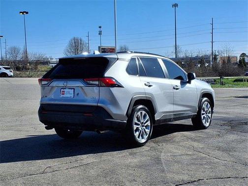 2022 Toyota RAV4 XLE Premium