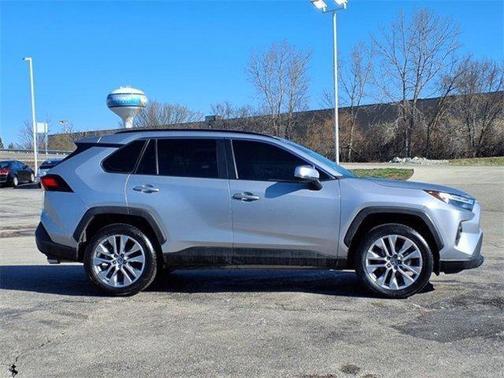 2022 Toyota RAV4 XLE Premium