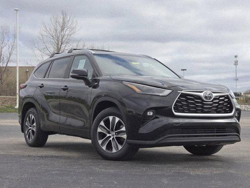 Midnight Black Metallic 2023 Toyota Highlander Limited