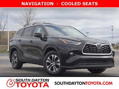 Midnight Black Metallic 2023 Toyota Highlander Limited