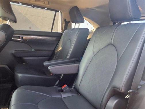 2024 Toyota Highlander Platinum