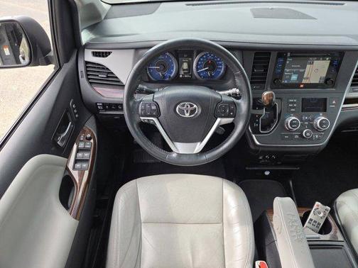 2015 Toyota Sienna XLE Premium