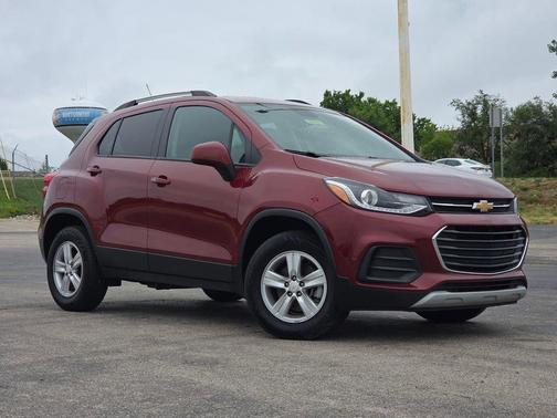 Crimson Metallic 2022 Chevrolet Trax LT