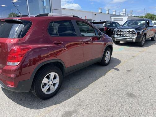 Crimson Metallic 2022 Chevrolet Trax LT