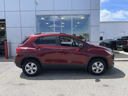 Crimson Metallic 2022 Chevrolet Trax LT