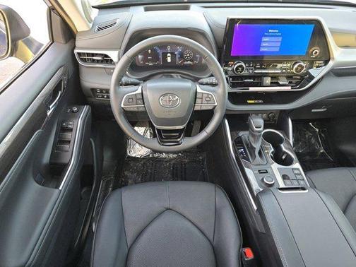 2025 Toyota Highlander Platinum