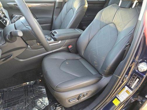 2025 Toyota Highlander Platinum