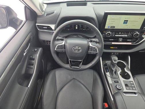 2025 Toyota Highlander Platinum