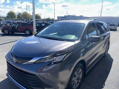 2023 Toyota Sienna XLE