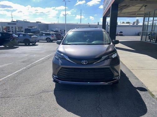 2023 Toyota Sienna XLE