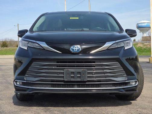 2022 Toyota Sienna Limited