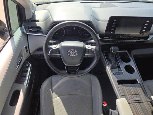 2022 Toyota Sienna Limited