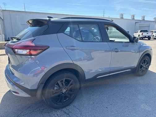 Gray/Super Black 2024 Nissan Kicks SR