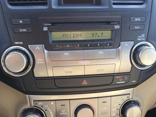 2012 Toyota Highlander SE