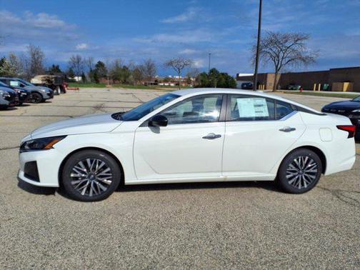 2025 Nissan Altima SV FWD