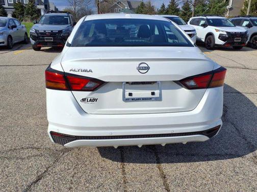 2025 Nissan Altima SV FWD